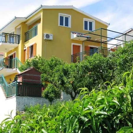 Apartments Podstrana Apartamento